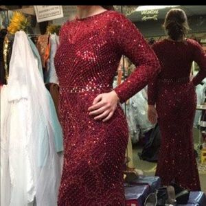 Beautiful maroon prom dress!!